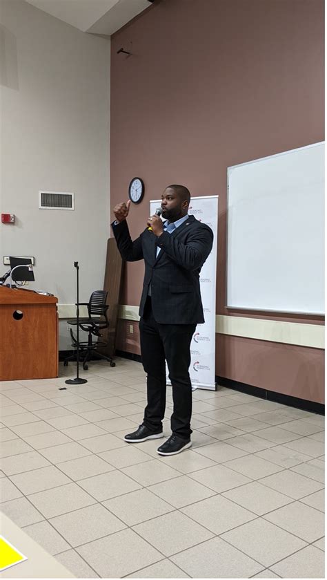 Us Congressman Byron Donalds Visits Fgcu To Talk About Critical Race Theory Eagle Media