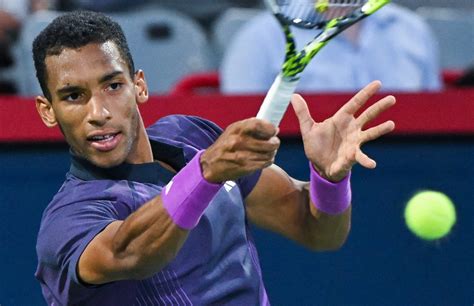 Auger Aliassime s impose en trois sets face à Ruud et se qualifie pour