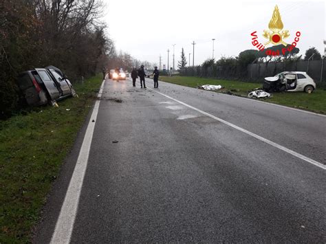 Vigilia Di Natale Incidente Stradale A Cisterna Di Latina Un Morto