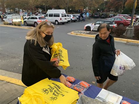 Ped Safety Outreach Giant Foods Bethesda Mcdot Greeted … Flickr