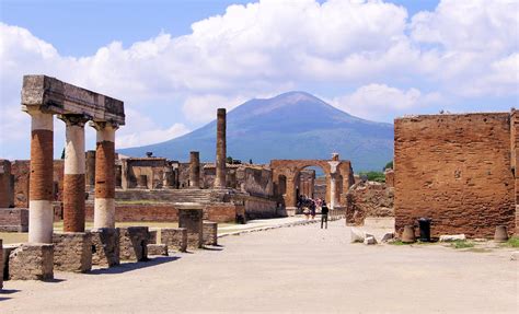 Mount Vesuvius Hiking & Pompeii Private Cruise Tour from Naples