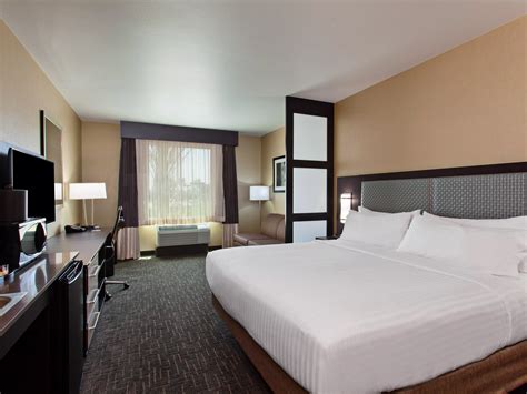 Holiday Inn Express & Suites Anaheim Resort Area Guest Room & Suite Options