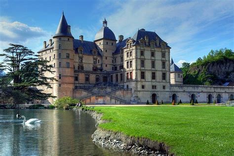 10 Top-Rated Attractions in Grenoble & Easy Day Trips | PlanetWare | European castles, Day trips ...