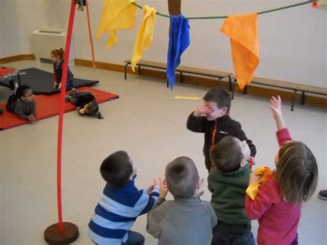 École Maternelle Jeanne Lecourt Bléré 37 Sauter Motricité