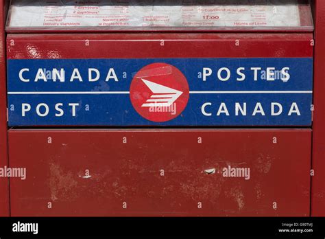 Canada post logo hi-res stock photography and images - Alamy