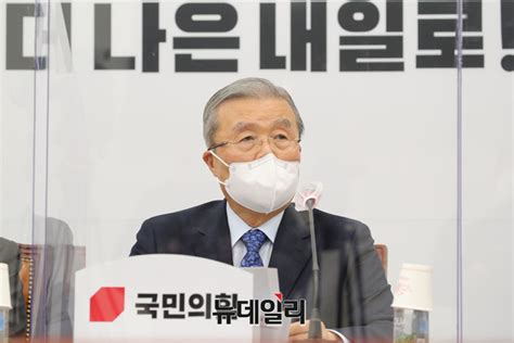 포토 발언하는 김종인 국민의힘 비상대책위원장 Save Internet 뉴데일리