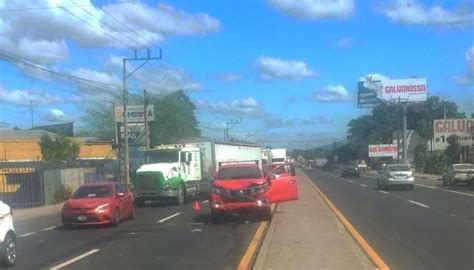 Ahora Choque De Tres Carros Deja Dos Personas Lesionadas