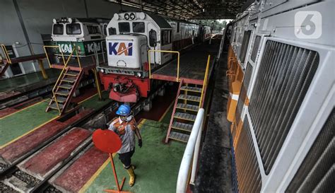 Foto Melihat Lebih Dekat Perawatan Kereta Di Depo Ka Cipinang Foto