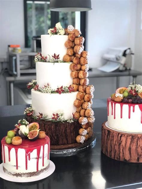 Wedding Cake Cascade De Choux Et Ses Naked Cake Assortis Cool Wedding