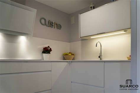 Cocina Moderna Blanca De M Con Amueblamiento En Forma De U Cocinas