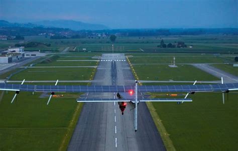 Premier Vol Réussi De Lavion Solaire Solar Impulse 2