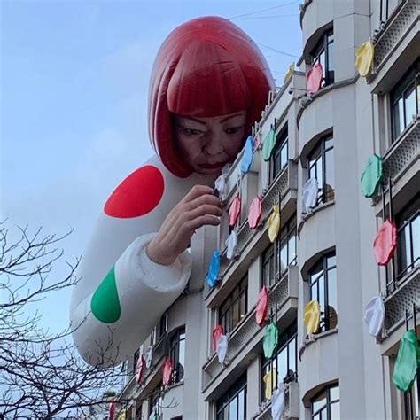 Yayoi Kusama Wraps Trees Of New York Botanical Garden In Polka Dots