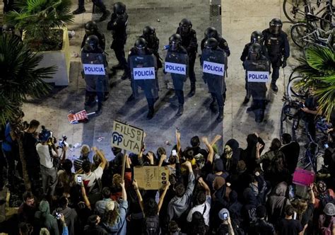 31 Policías Heridos En Los Altercados De La Manifestación De Valencia