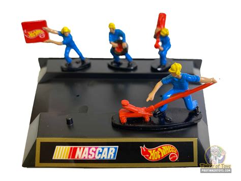 NASCAR 4 Person Pit Crew | PITCREW4PER | Tyco HO – ProTinkerToys.com