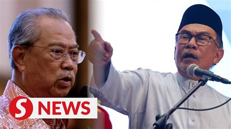 Anwar Shows Proof Of Felda Claim Tells Muhyiddin To Apologise Youtube