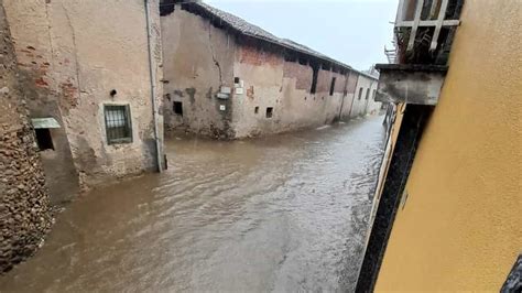 Maltempo Grandine E Violente Piogge Allagamenti E Strade Bloccate Nel