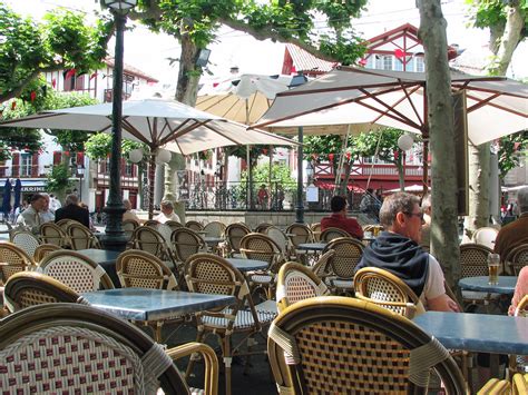 Saint Jean De Luz Place Louis Xiv Op Een Terrasje Met D Flickr