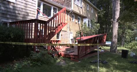 2 Injured After Deck Collapses At Long Island College Party Cbs New York