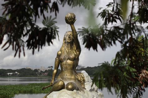 Estátua de Iracema da Lagoa de Messejana volta a jorrar água veja