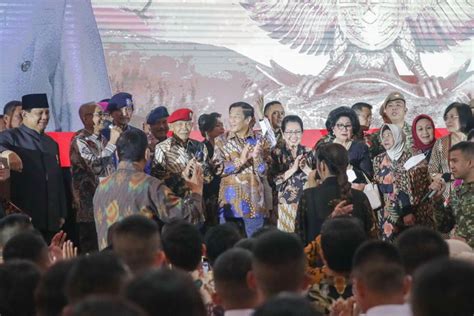 Ratusan Purnawirawan Tni Bareng Agum Gumelar Dan Ibu Wismoyo