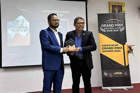 Proton Receives Excellence Award At The ASEAN NCAP Grand Prix Awards