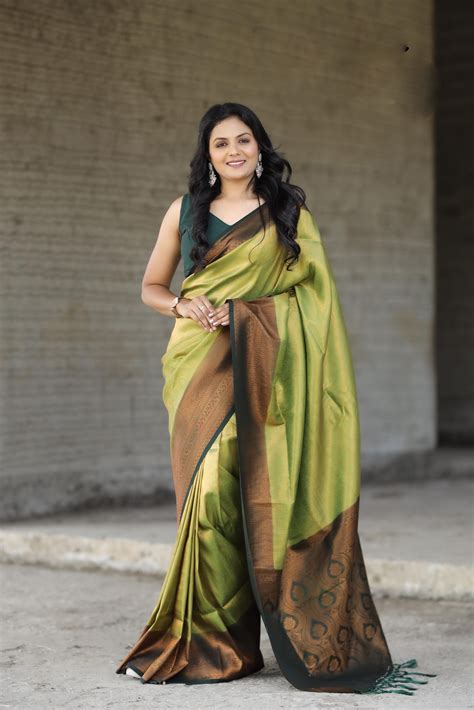 Dazzling Green Color Soft Silk Beautiful Rich Pallu All Over Saree