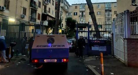 Agguato Di Camorra A Napoli Due Morti Al Rione Don Guanella