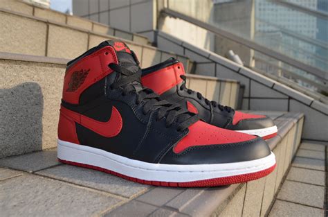 Air Jordan 1 Retro High OG - Black/Red | Sole Collector