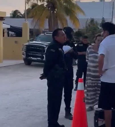 Pareja se pasea armada con un rifle en playas de Yucatán en plena