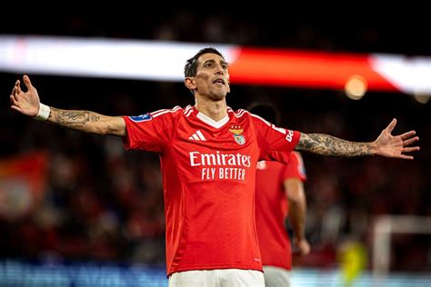 Ángel Di María interminable hizo un doblete y el Benfica goleó en el