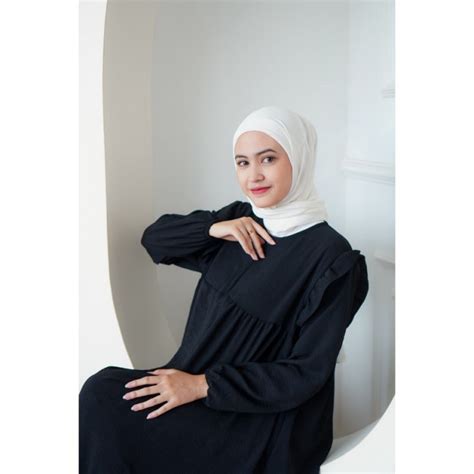 10 Warna Jilbab Yang Cocok Untuk Gamis Hitam Muslimah Wajib Tahu