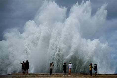 Furac O Milton Cresce E Gera Tornados A Caminho Da Florida Sic Not Cias