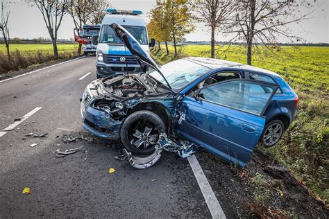 Wypadek W Wilkowicach Na M Rkowskiej Zderzenie Ci Ar Wki Z Osobowym