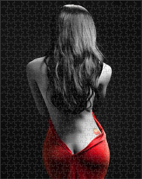 Nude Red Dresses with Exposed Buttocks Girls500 Piece Plastic Puzzle