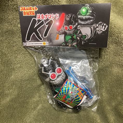 ブルホボット Blojobot 仮面ブロンドk1 仮面ライダーblack Rx風 Kaiju One パチ シール付き ソフビ シール台紙