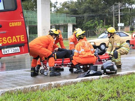 G1 Pista molhada causa acidentes na EPTG Ponte JK e várias pistas do