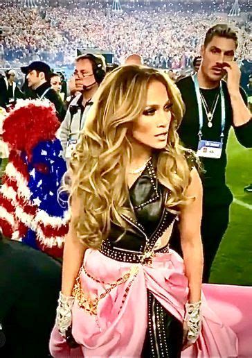 Get The Formula For J Lo S Super Bowl Hair Color Color Modern Salon