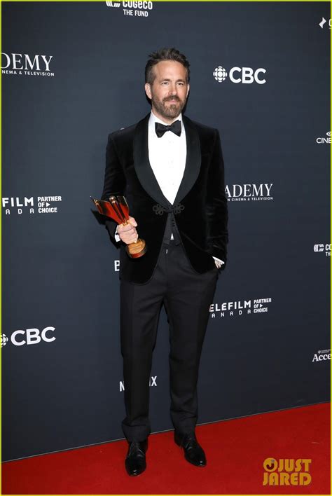 Ryan Reynolds Is 'Gobsmacked' To Receive Humanitarian Award at 2023 ...