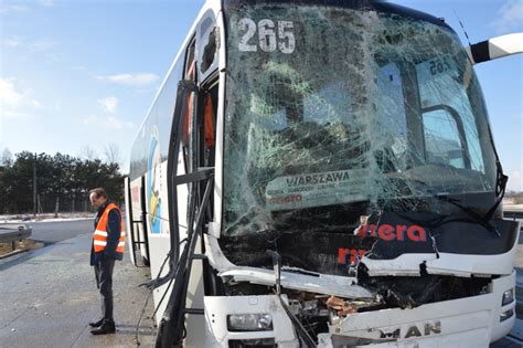 Wypadek w Jadwigowie Autobus najechał na ciężarowego MAN a Cztery