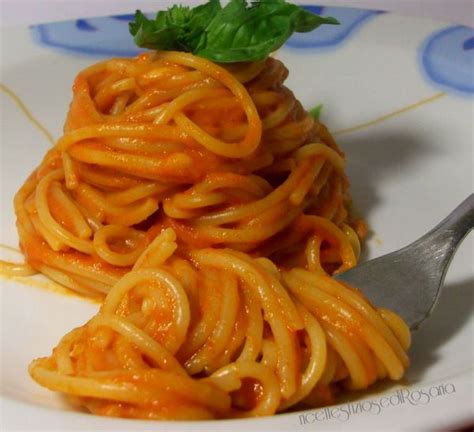 Pasta Pomodoro E Mozzarella Filante Ricettesfiziosedirosaria Pasta