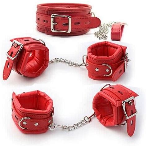 Ensemble de Bondage BDSM avec chaîne menottes en cuir PU rouge