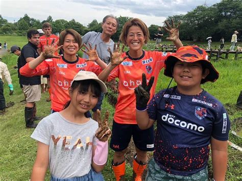 有吉佐織さんのインスタグラム写真 有吉佐織instagram 「🌾🍚🌾🍚 日曜日は大宮第二公園で 田植えをしてきました🌾 小学生ぶりの