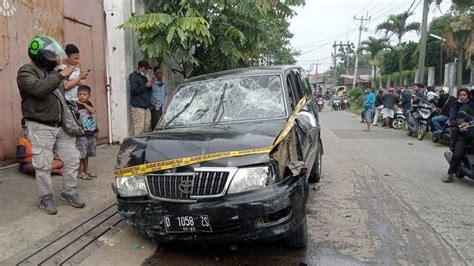 Heboh Mobil Kijang Tabrak Lari Hingga Tabrak Motor Warung Disebut