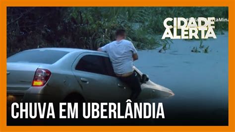 Momento De Tens O Motorista Fica Ilhado E Tem Que Sair Pela Janela De