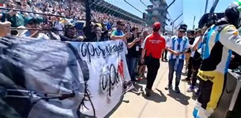 VIDEO el emotivo momento que vivió Canapino con una bandera que