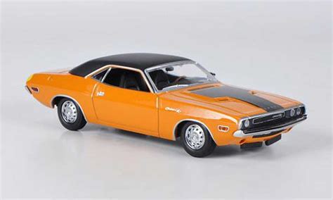 Coche Miniatura Dodge Challenger M Machines R T Rojo