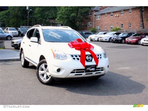 Pearl White Nissan Rogue Sv Awd Photo Gtcarlot