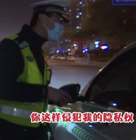 潍坊奔驰女司机乱用远光灯甩锅给孩子，警告交警：我是网红别拍我 腾讯新闻