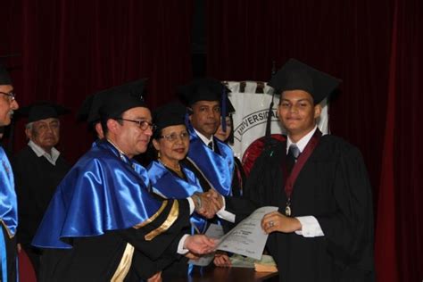 Upinforma Nuevo Rector Preside Graduaci N De La Facultad De Humanidades