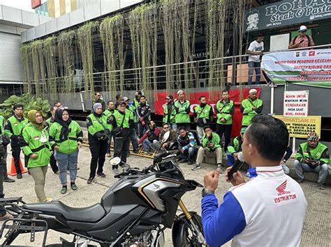 Tingkatkan Standar Pelayanan Mitra Gojek Di Palembang Jalani Pelatihan